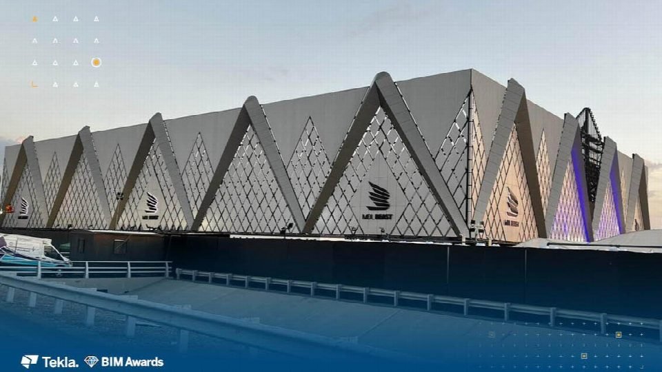 خيمة الفعاليات بخط سقفها المتعرِّج.