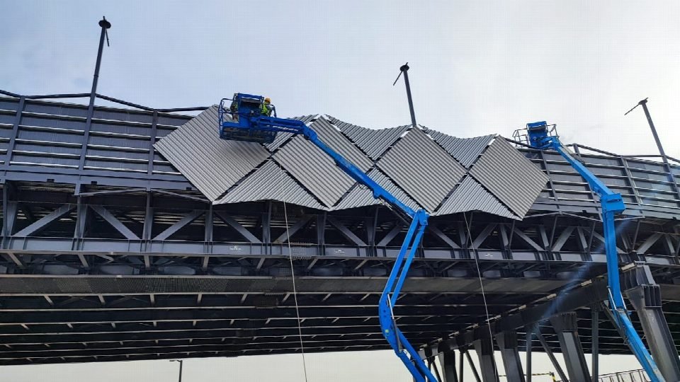 Cladding installation on the bridge frame.