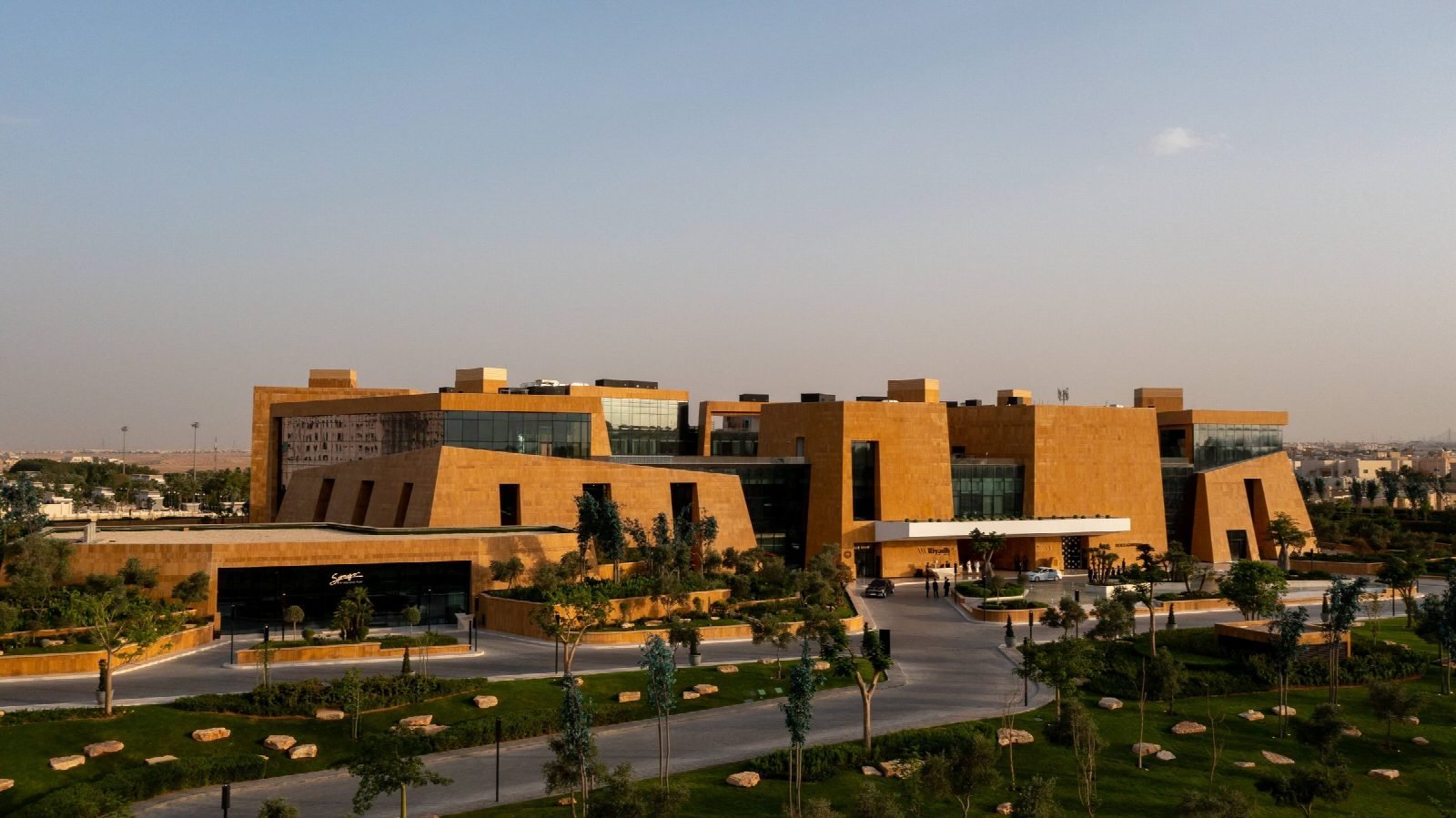 VIA Riyadh وقت الغروب.