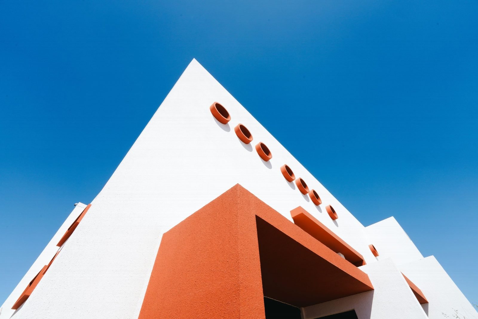 Corner of the building with the orange shading frame.